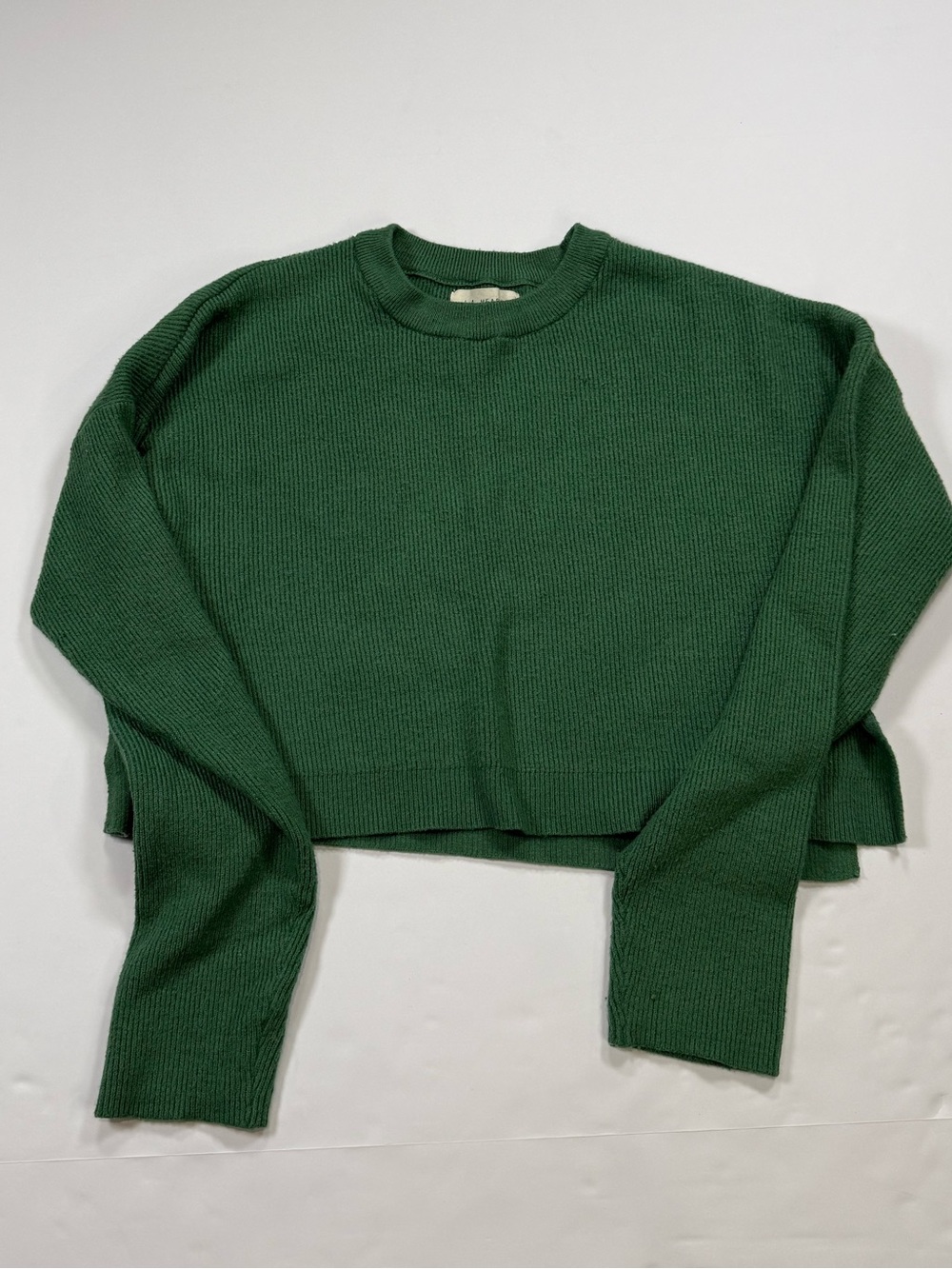 La Hearts Knit Cropped Crewneck Sweater in Green